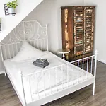 Exklusive 2 Zi. Dachgeschosswohnung In Top Lage!