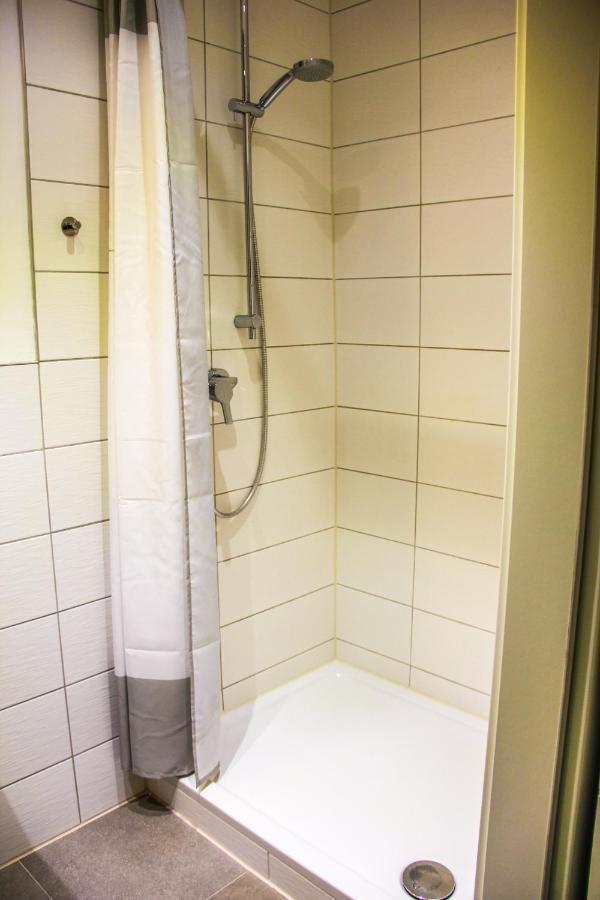 Exklusive 2 Zi. Dachgeschosswohnung In Lage!